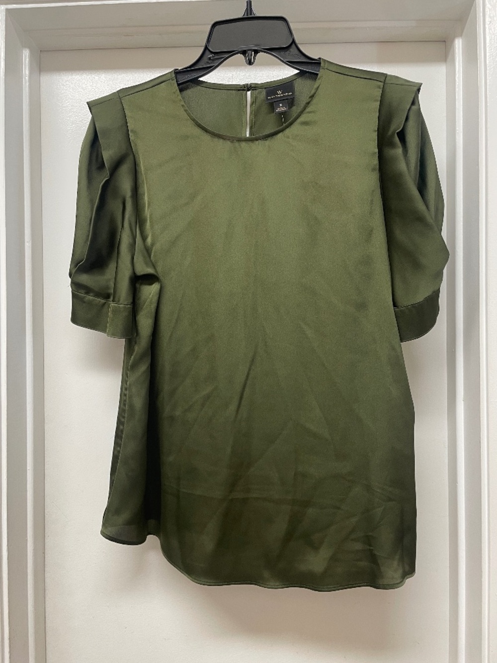 NWT w Flaw Worthington Green Satin Top